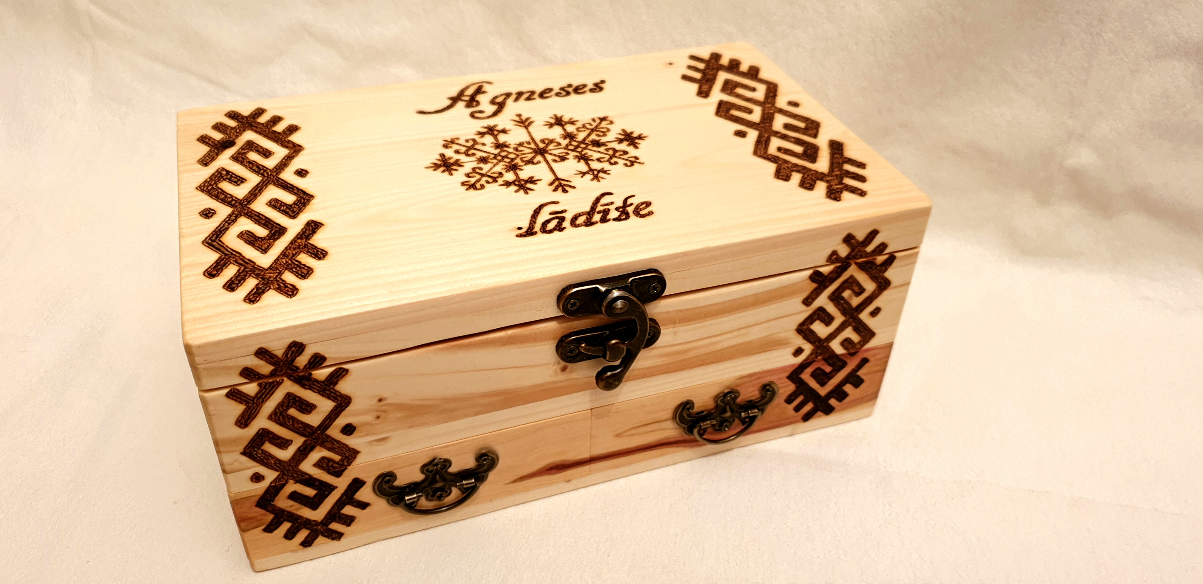 Kā top koka rotaslietu lādītes